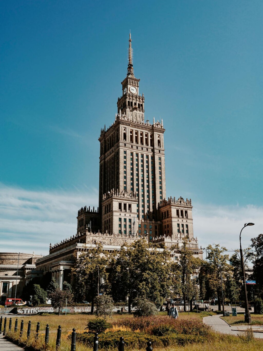 Co Powstanie w Budynku Cepelii? Nowy Rozdział dla Kultowego Miejsca w Warszawie